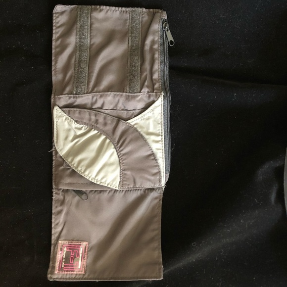 Flight 001 NWOT Athletic & traveler wrist wallet - Picture 5 of 9